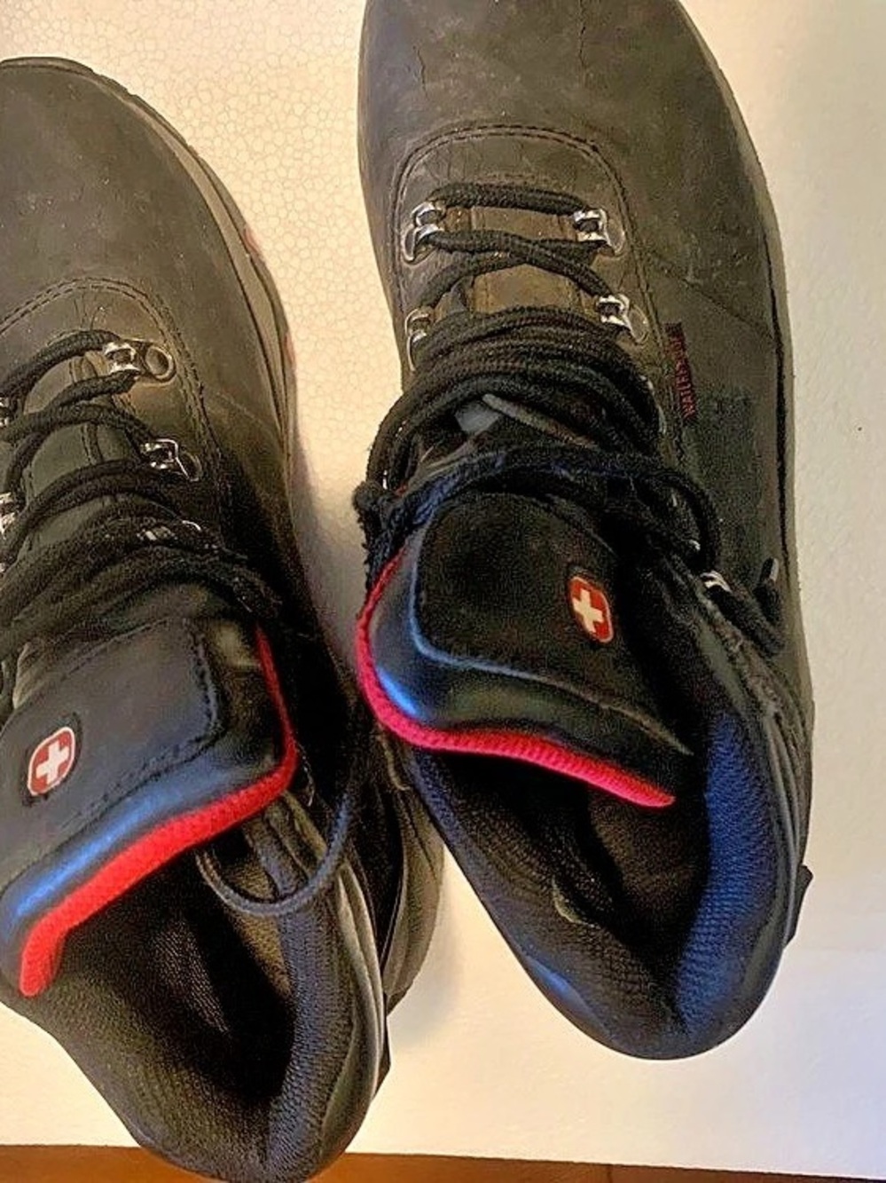 Swiss Gear Men's Athletic Shoes Black & Red US 8.5